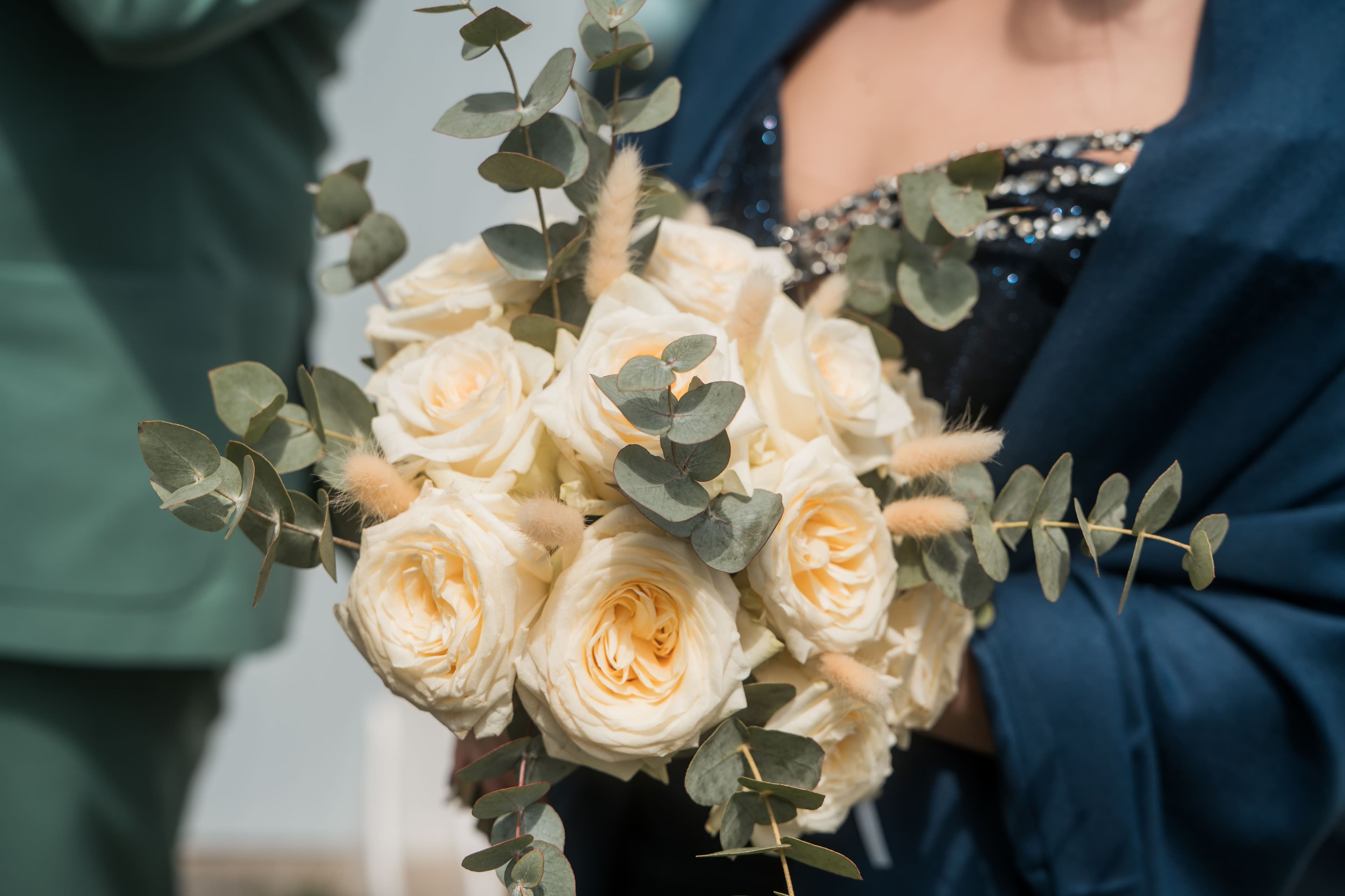 A detail of white roses