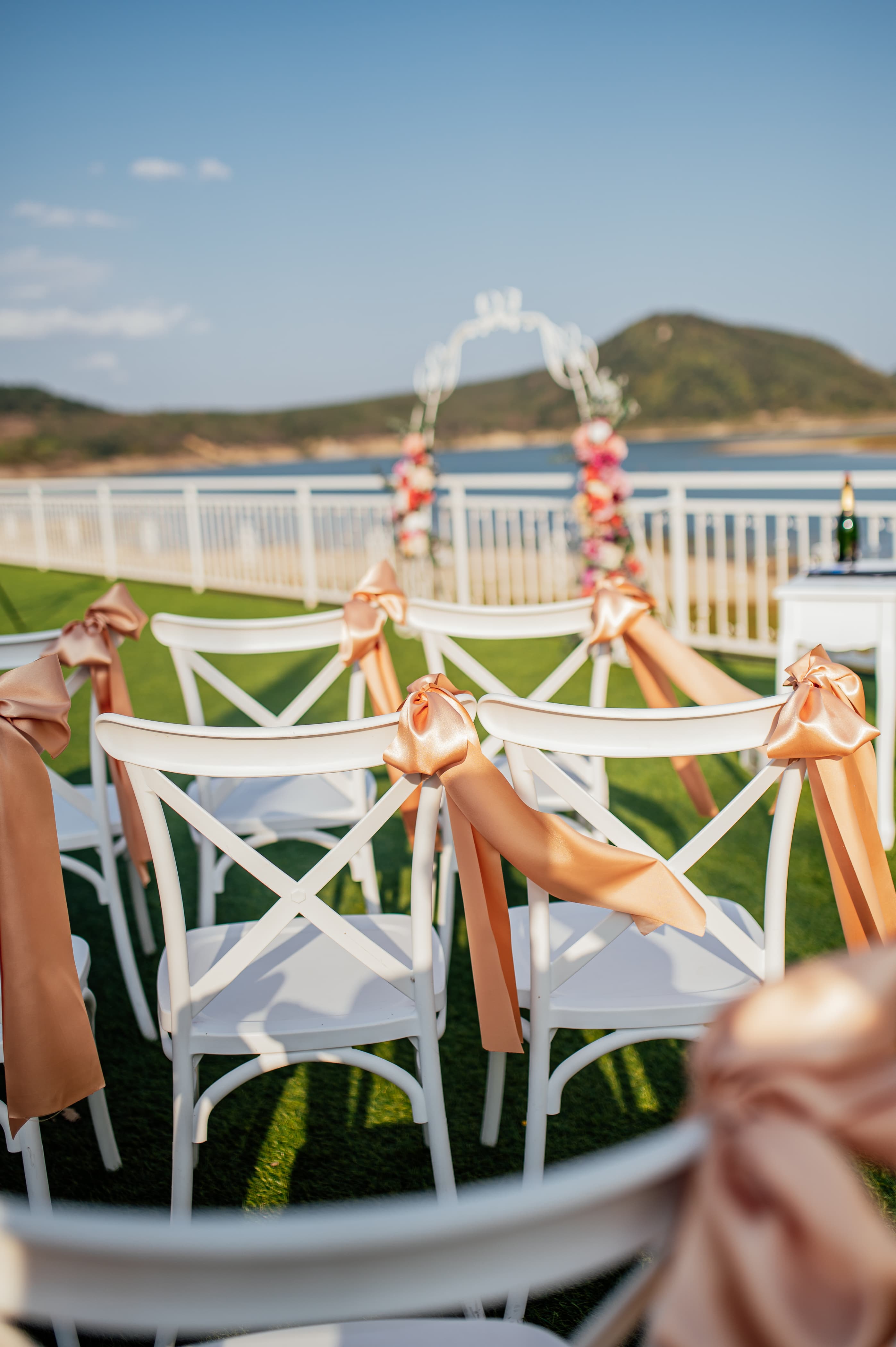 Guest seating arranged for an outdoor ceremony